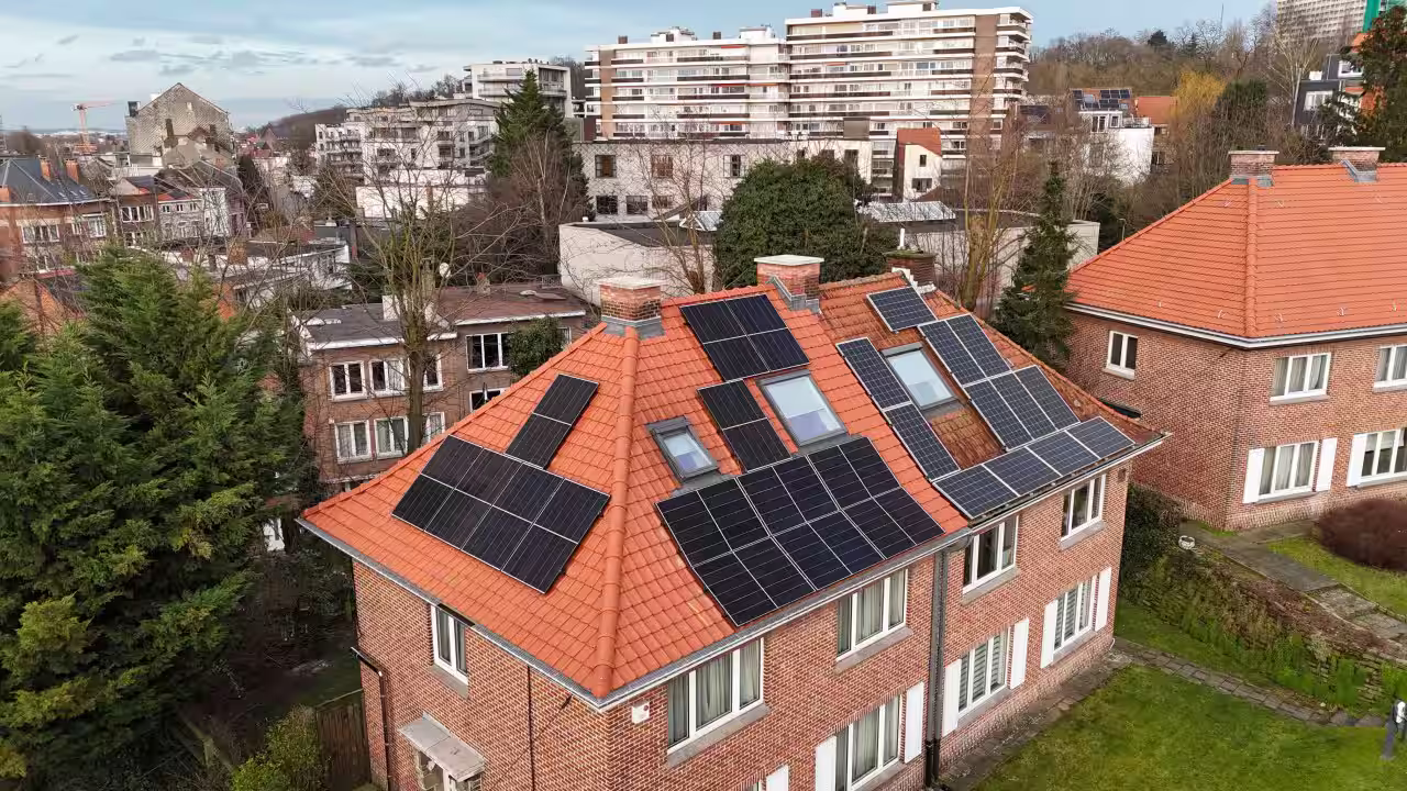 Installation résidentielle panneaux photovoltaïques Bruxelles